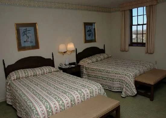 Hotels with jacuzzi in room in Abbottstown