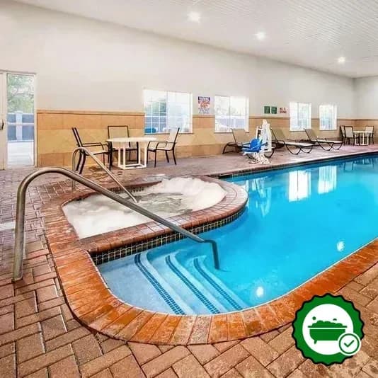 Hotels with jacuzzi in room in Alamo