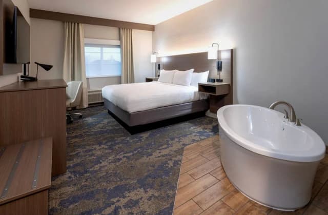Deep soaking bathtub
