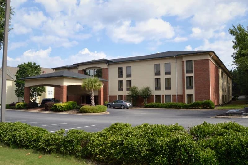 Hotels with jacuzzi in room in Alpharetta