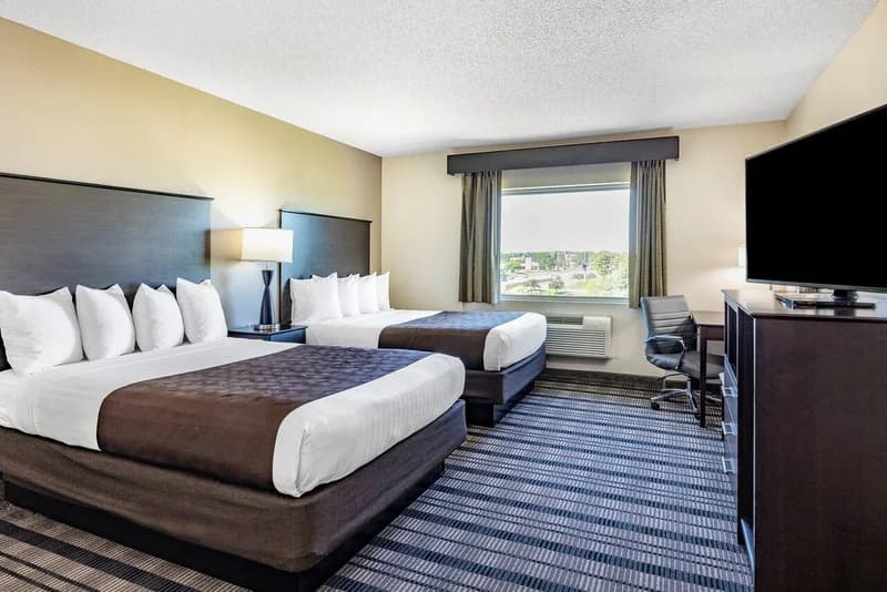 Hotels with jacuzzi in room in Apple Valley