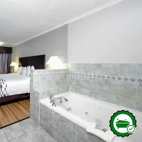Jetted bathtub