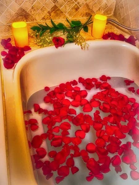 Deep soaking bathtub