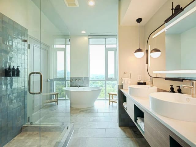 Deep soaking bathtub