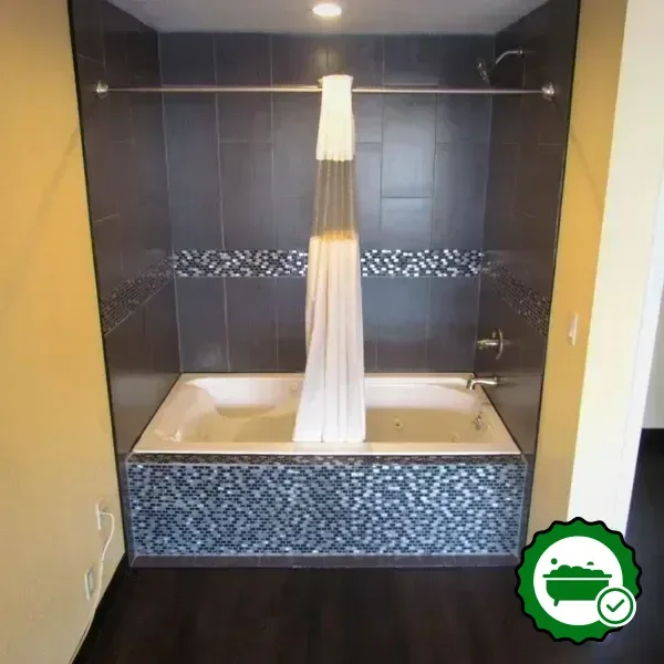 Jetted bathtub
