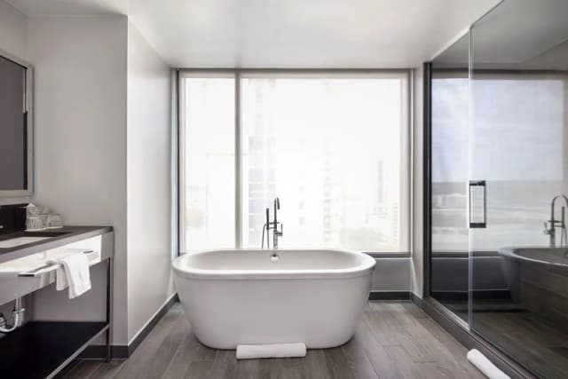 Deep soaking bathtub