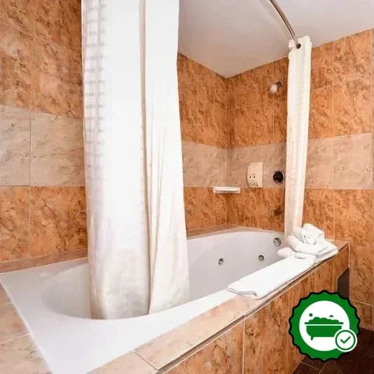 Jetted bathtub