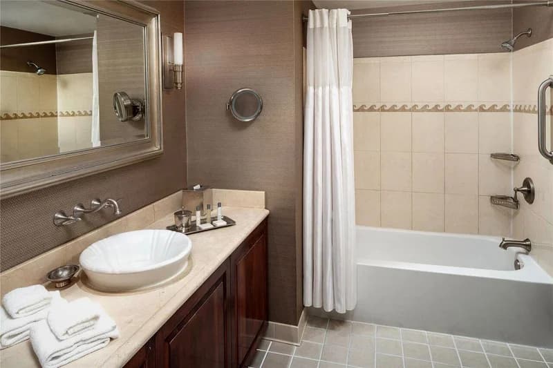 In-room jacuzzi at Inn At Henderson's Wharf, Ascend Hotel Collection in Baltimore, Maryland