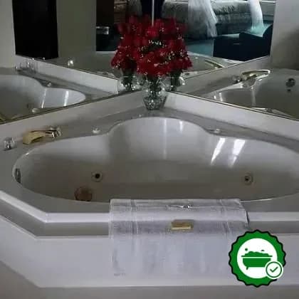 Jetted bathtub