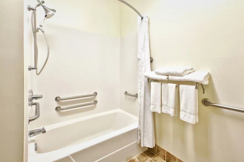 Hotels with jacuzzi in room in Benton Harbor