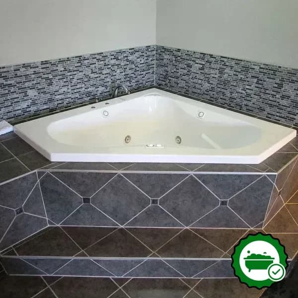 Hotels with jacuzzi in room in Bloomington