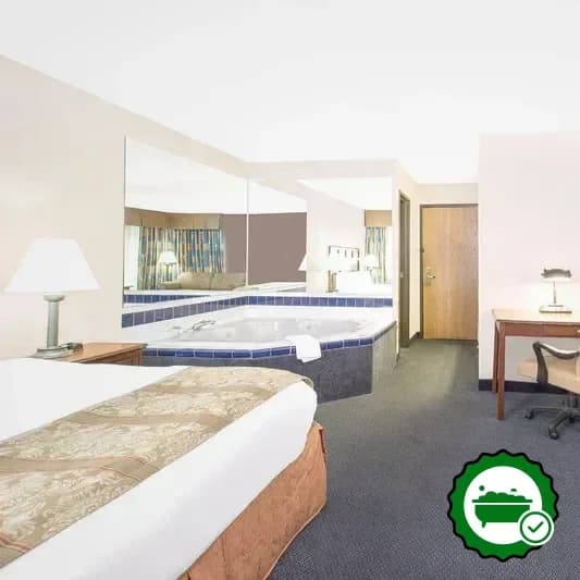 Hotels with jacuzzi in room in Boone