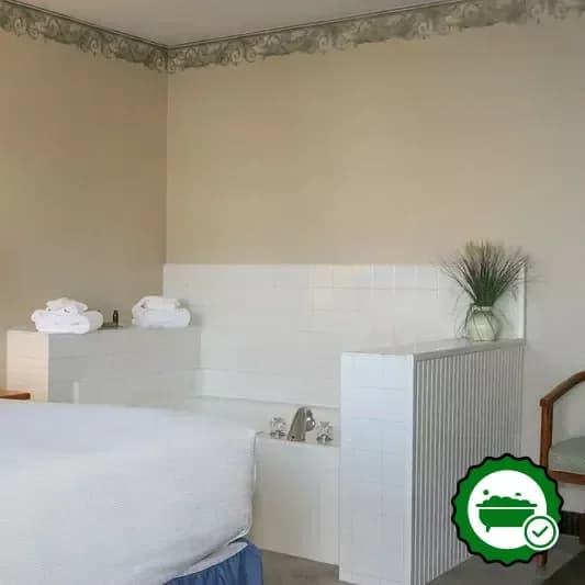 Jetted bathtub