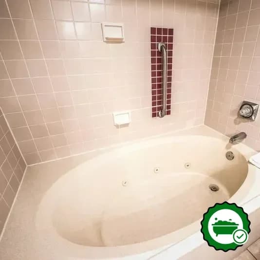 In-room jacuzzi at Lodge Of The Ozarks in Branson