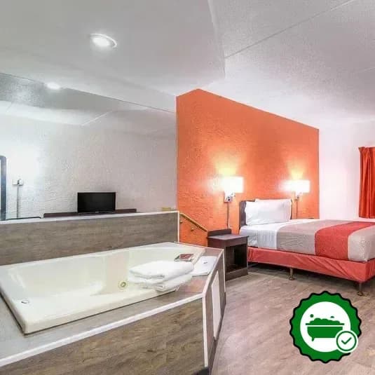 In-room jacuzzi at Motel 6 Bridgeview in Bridgeview