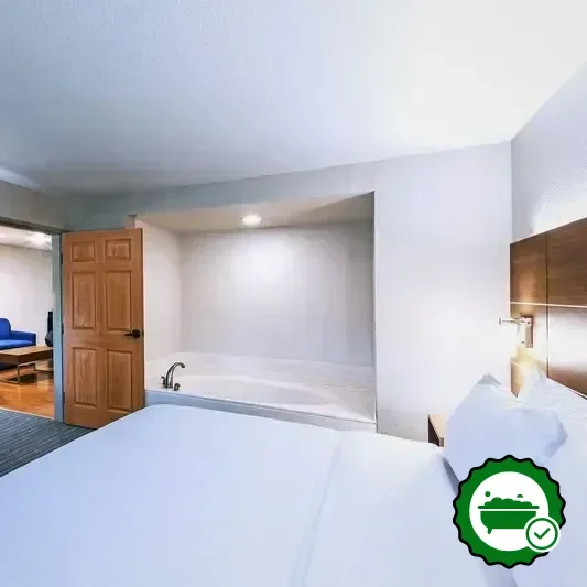 Hotels with jacuzzi in room in Broken Arrow