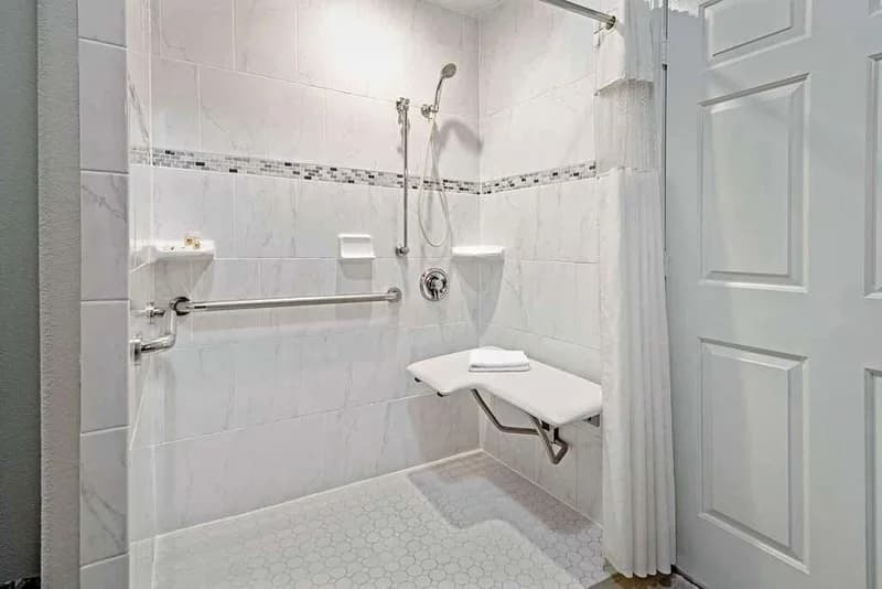 Hotels with jacuzzi in room in Brownsville