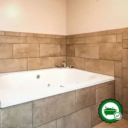 Jetted bathtub