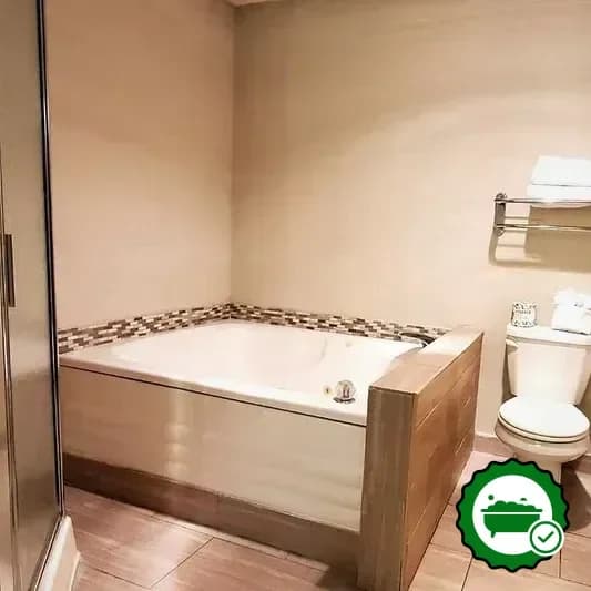 Jetted bathtub