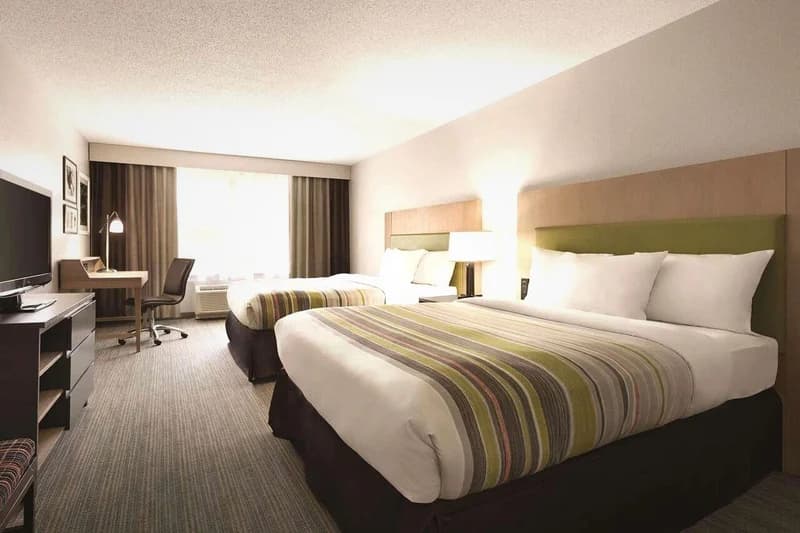 Hotels with jacuzzi in room in Capitol Heights