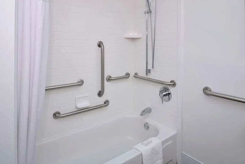 Hotels with jacuzzi in room in Carbondale