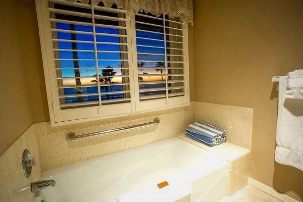 Hotels with jacuzzi in room in Carlsbad