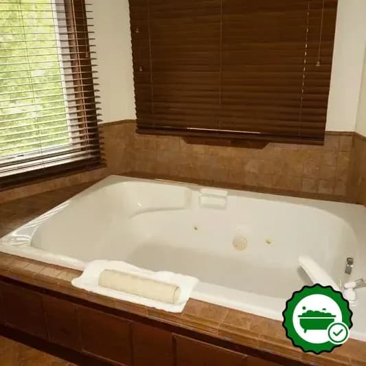 Jetted bathtub