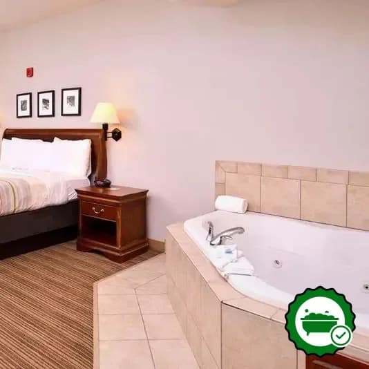 Hotels with jacuzzi in room in Carter Lake