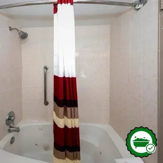 Jetted bathtub