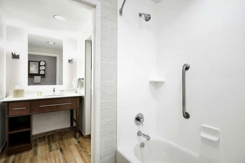 Hotels with jacuzzi in room in Champaign