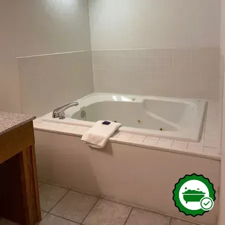 Jetted bathtub