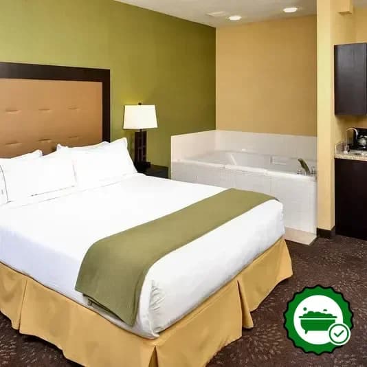 Hotels with jacuzzi in room in Charlotte
