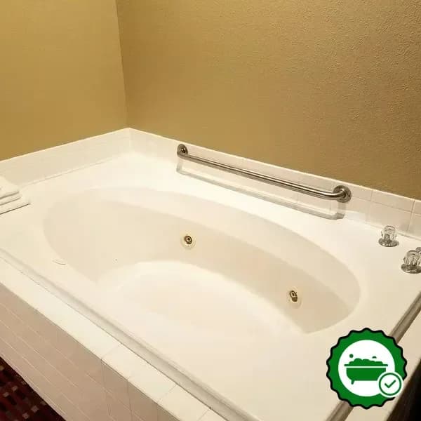 Jetted bathtub
