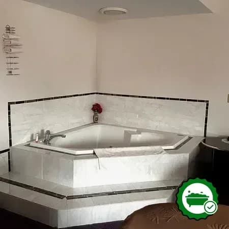 Jetted bathtub