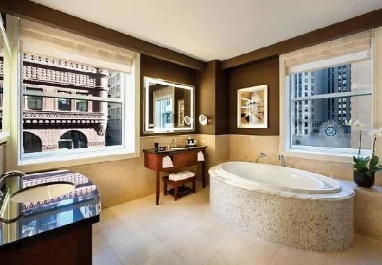 Deep soaking bathtub