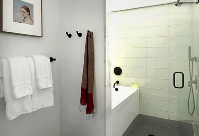 Deep soaking bathtub