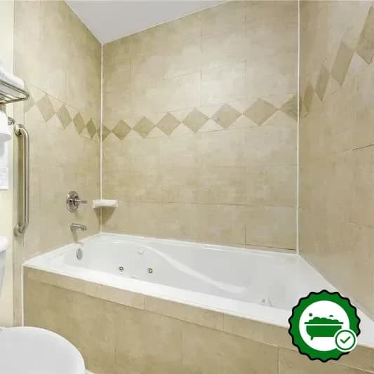 Hotels with jacuzzi in room in Clint