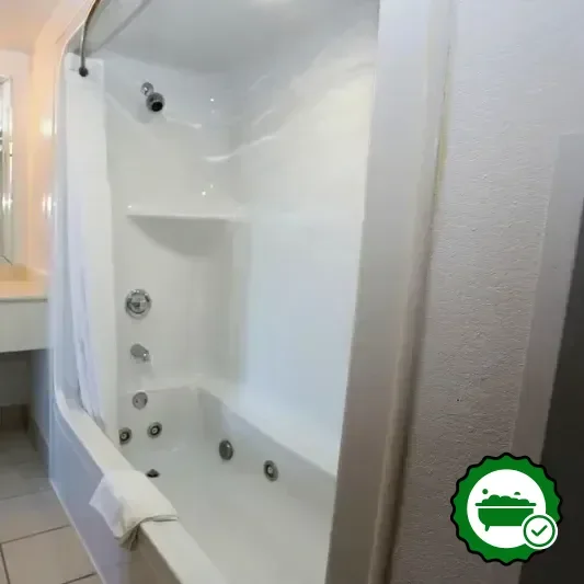 Jetted bathtub