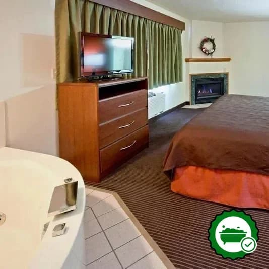 Hotels with jacuzzi in room in Coon Rapids