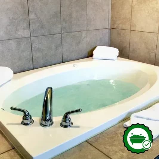 Jetted bathtub