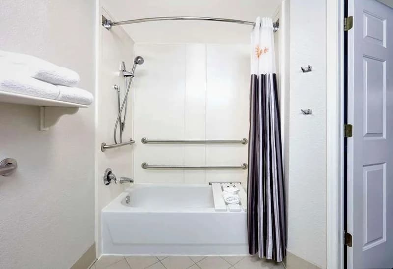 La Quinta Inn & Suites by Wyndham Dallas North Central