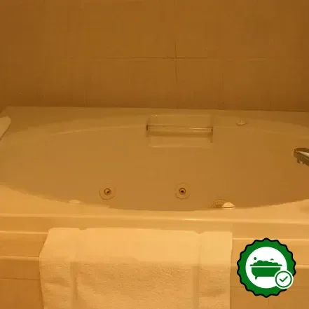 Jetted bathtub