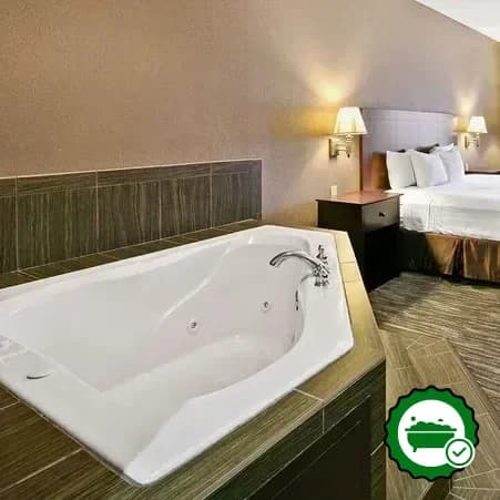 Hotels with jacuzzi in room in Dayton