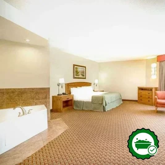 Ramada by Wyndham Des Moines Tropics Resort & Conference Ctr
