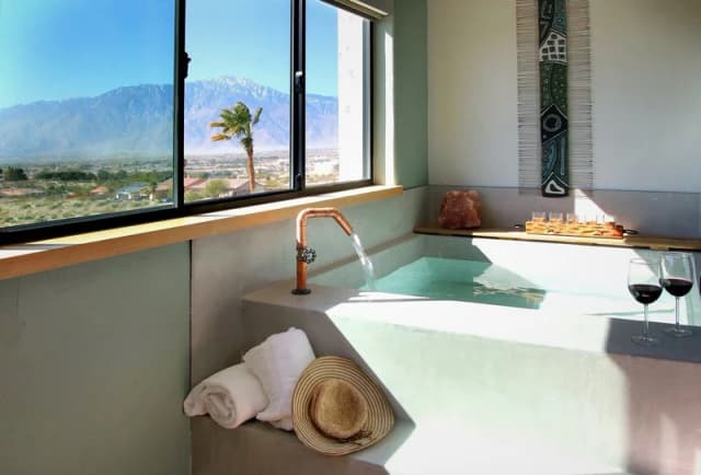 Jetted bathtub