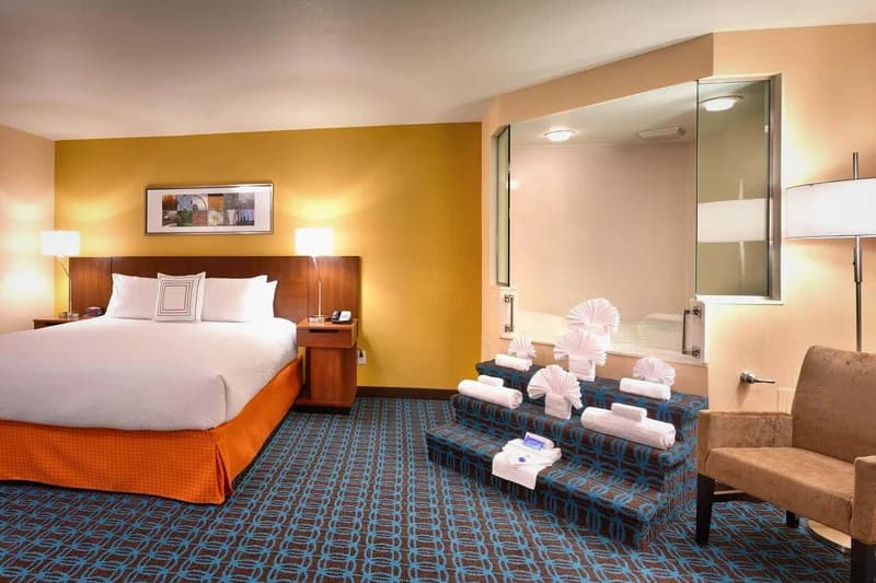 Hotels with jacuzzi in room in Draper