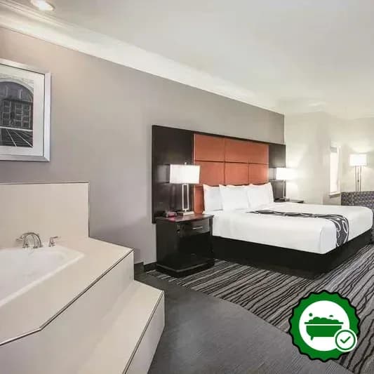 Jetted bathtub