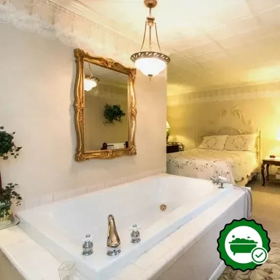 Hotels with jacuzzi in room in East Greenville