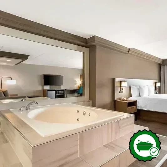 Hotels with jacuzzi in room in Edgewater