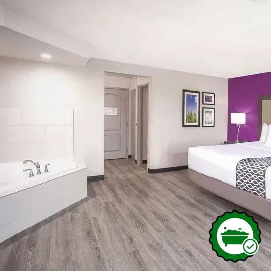 Jetted bathtub